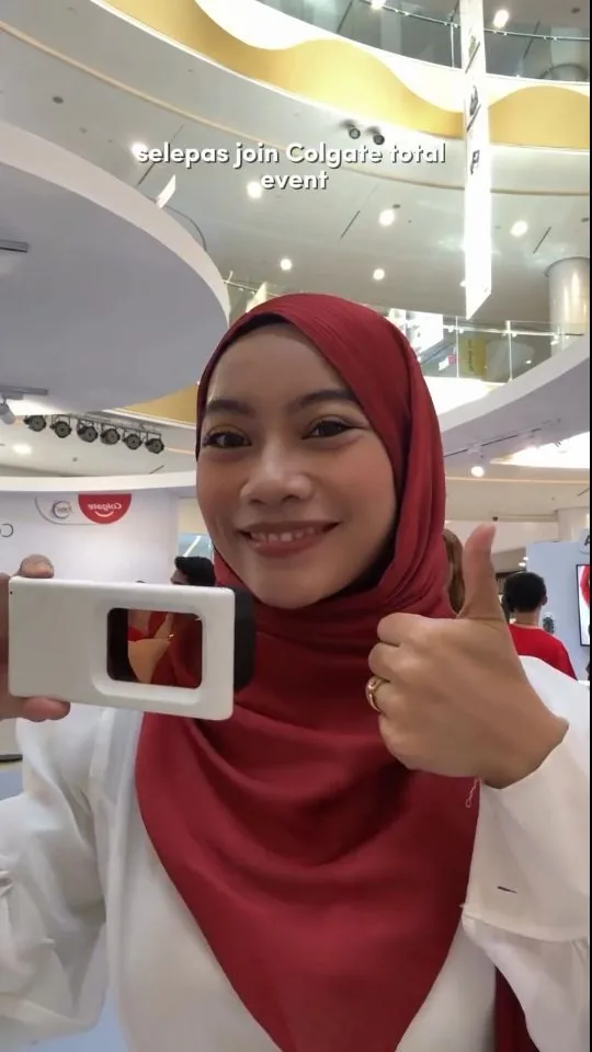 Person holding a plaque-light viewer displaying teeth, image 17